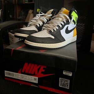 Jordan 1 high og volt golds size 10.5 men’s with original box